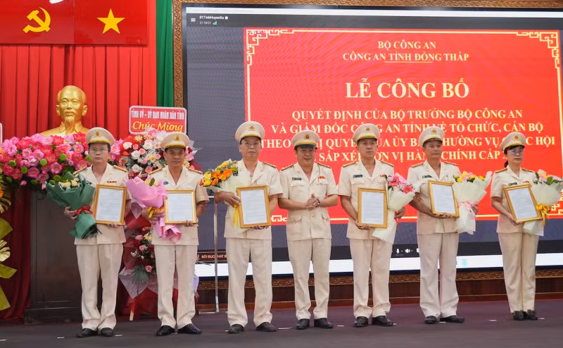 Công an các tỉnh công bố Quyết định về tổ chức, cán bộ theo mô hình tổ chức mới -0