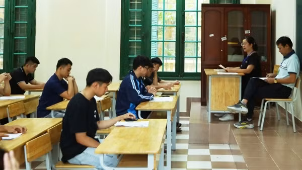 Hơn 1,1 triệu thí sinh làm thủ tục dự thi tốt nghiệp THPT 2025