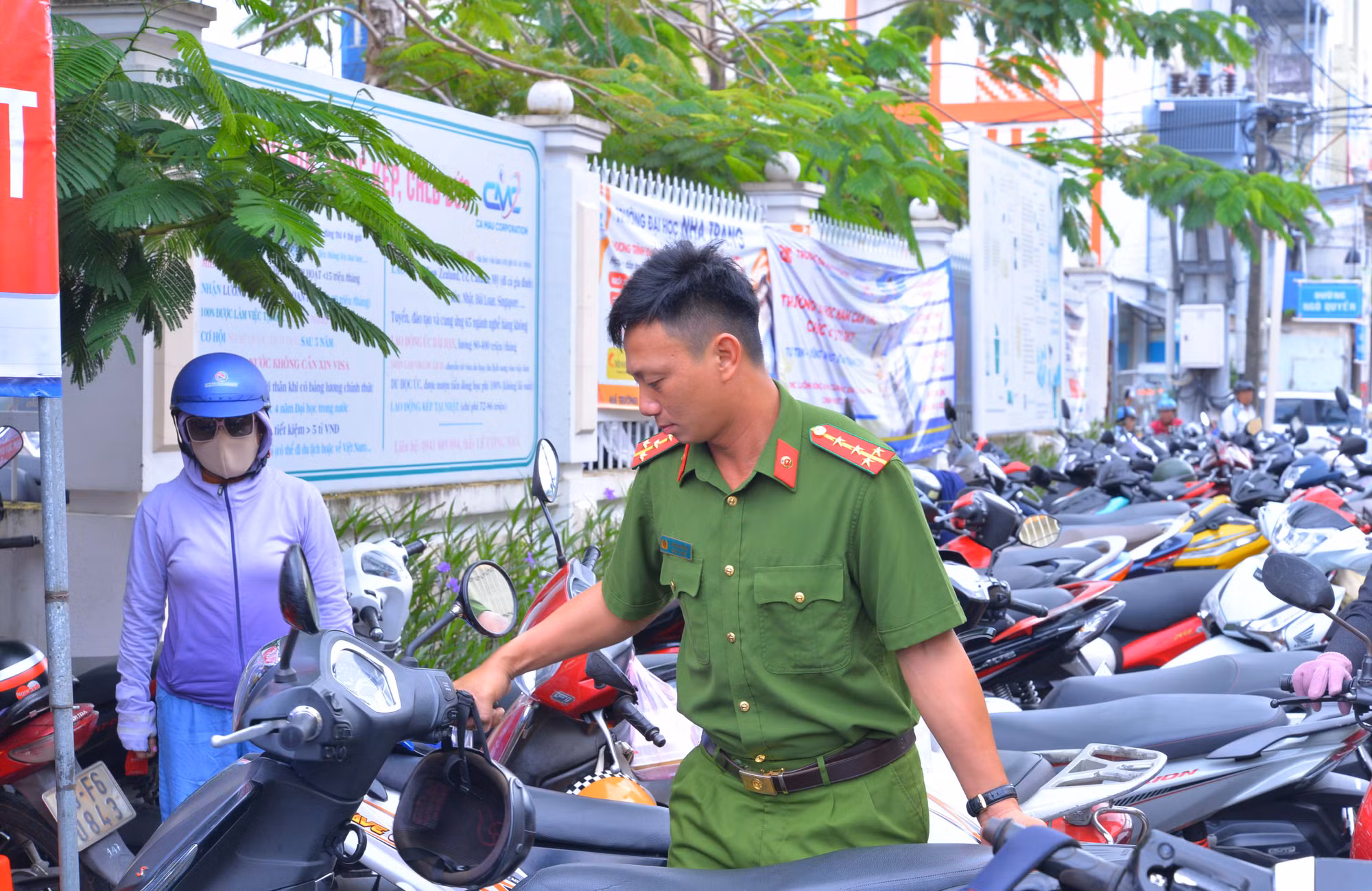 Hình ảnh đẹp tiếp sức mùa thi nơi cực Nam Tổ quốc -0