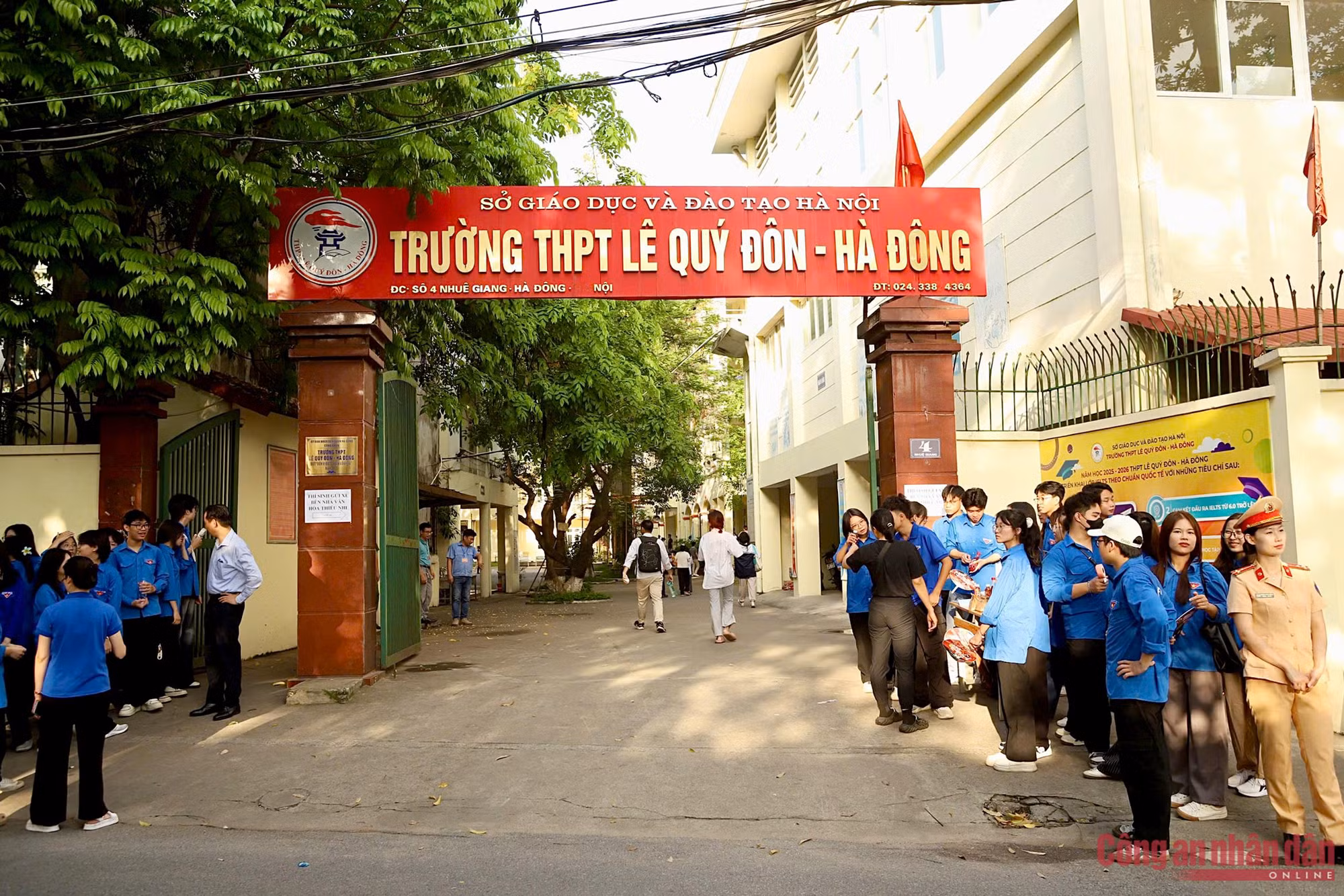 CSGT Hà Nội tiếp sức sĩ tử vượt vũ môn ảnh 2 CSGT Hà Nội tiếp sức sĩ tử vượt vũ môn -0