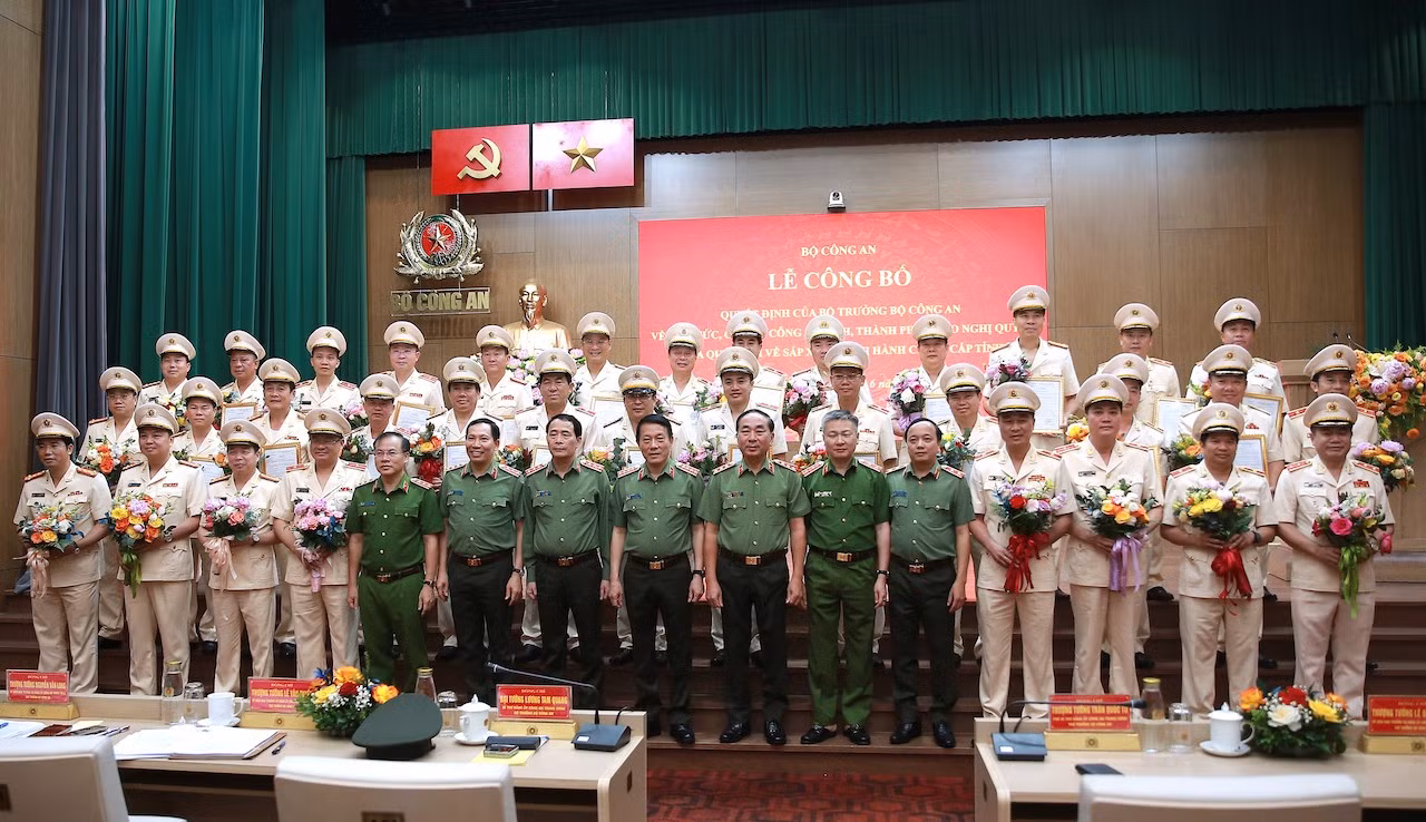 Bộ Công an công bố các Quyết định về tổ chức, cán bộ Công an tỉnh, thành phố -0