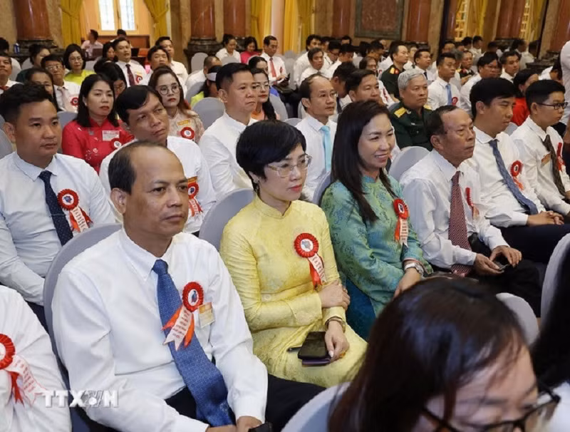 Chủ tịch nước: Báo chí phải luôn là người đồng hành tỉnh táo và tin cậy -0