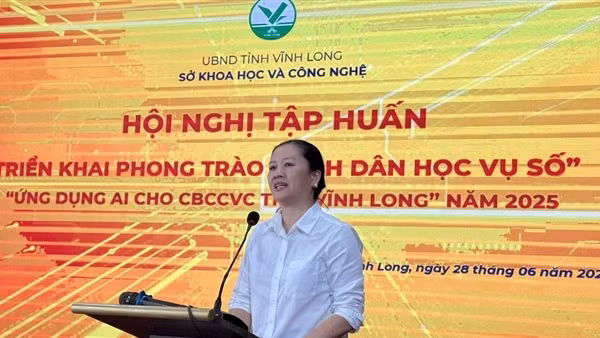 Vĩnh Long: Tập huấn "Bình dân học vụ số" ứng dụng AI cho cán bộ, công viên chức