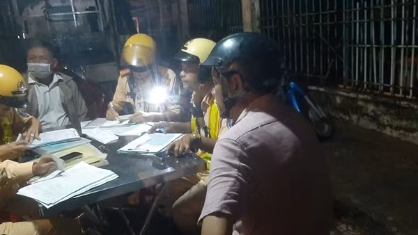 "Ma men" bị CSGT lập biên bản tỏ thái độ bất hợp tác