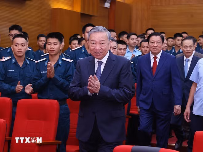 Tổng Bí thư Tô Lâm cắt băng khai mạc triển lãm về Tổng Bí thư Nguyễn Văn Linh -0