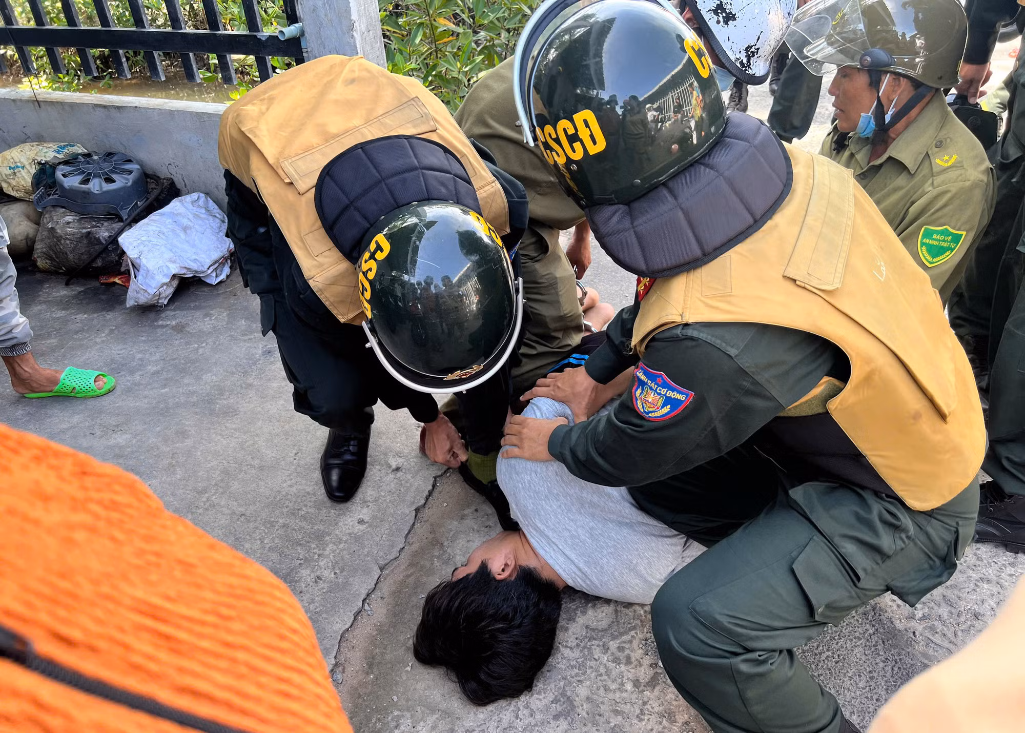 Bắt đối tượng đâm đồng chí Tổ bảo vệ ANTT ở cơ sở trọng thương khi đang thực hiện nhiệm vụ -0