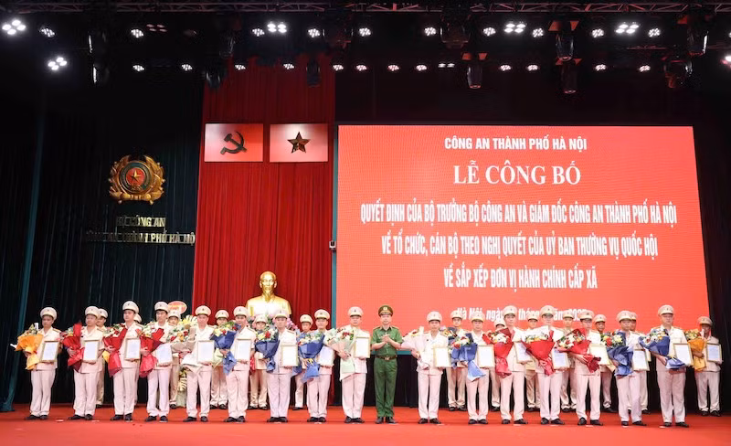 &nbsp;Công an TP Hà Nội ra mắt 126 Công an phường, xã theo mô hình tổ chức mới -1
