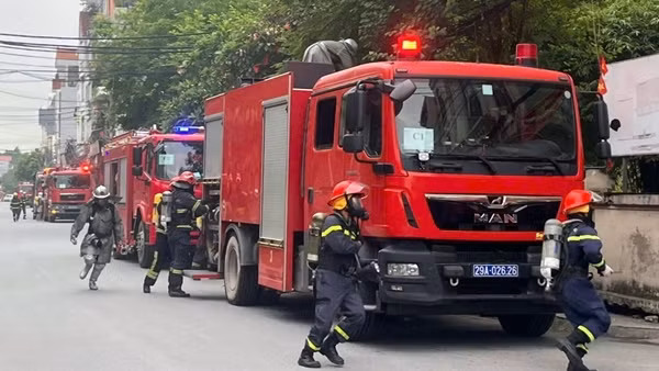 Thực tập phương án chữa cháy và cứu nạn, cứu hộ tại xã La Phù với các thiết bị hiện đại