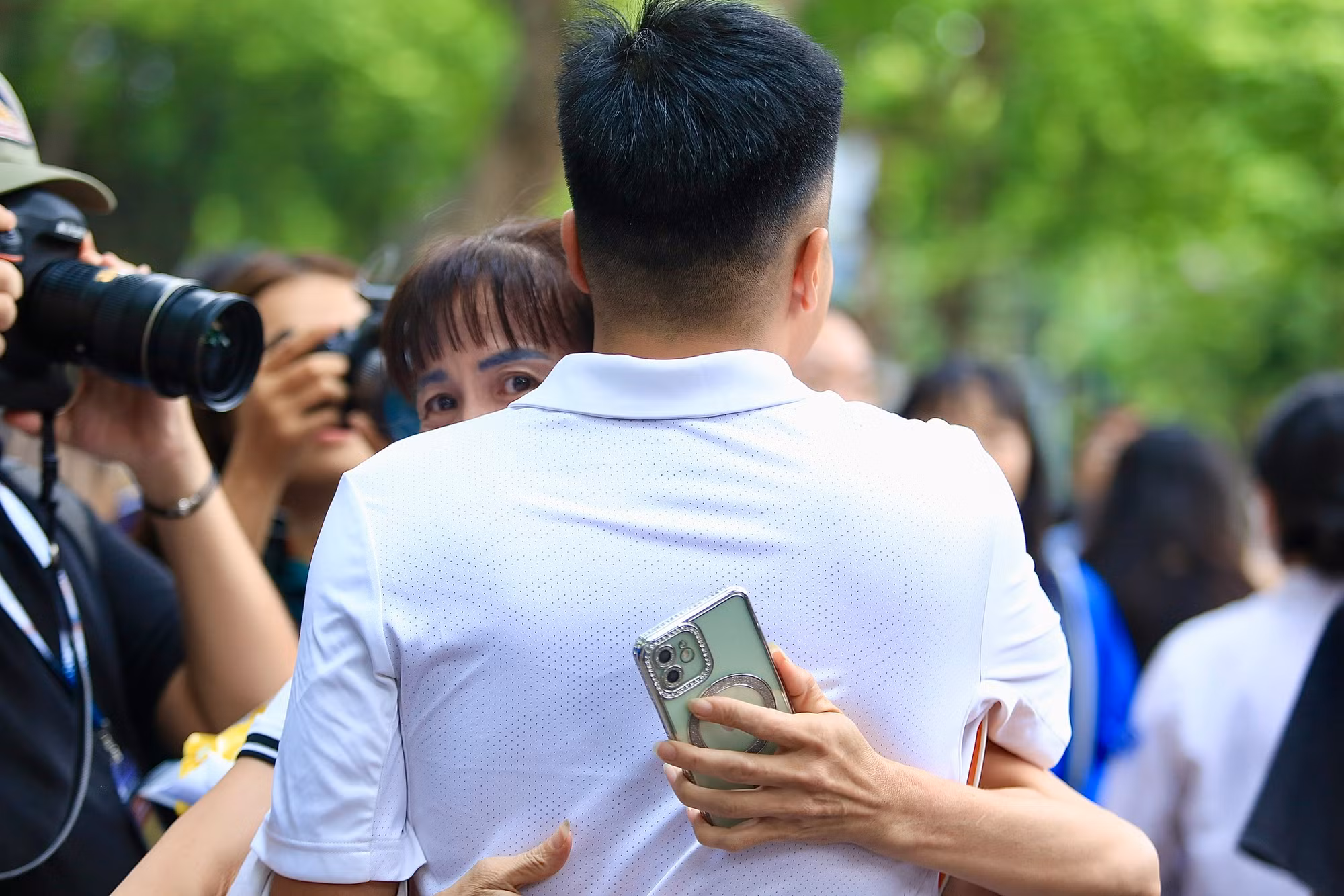 Ngày thi thứ hai THPT Quốc gia 2025: Chuyện về những sĩ tử vượt khó để đi thi -0