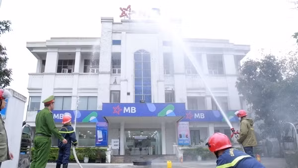 Công an tỉnh Hà Tĩnh tổ chức diễn tập phương án chữa cháy và cứu nạn cứu hộ