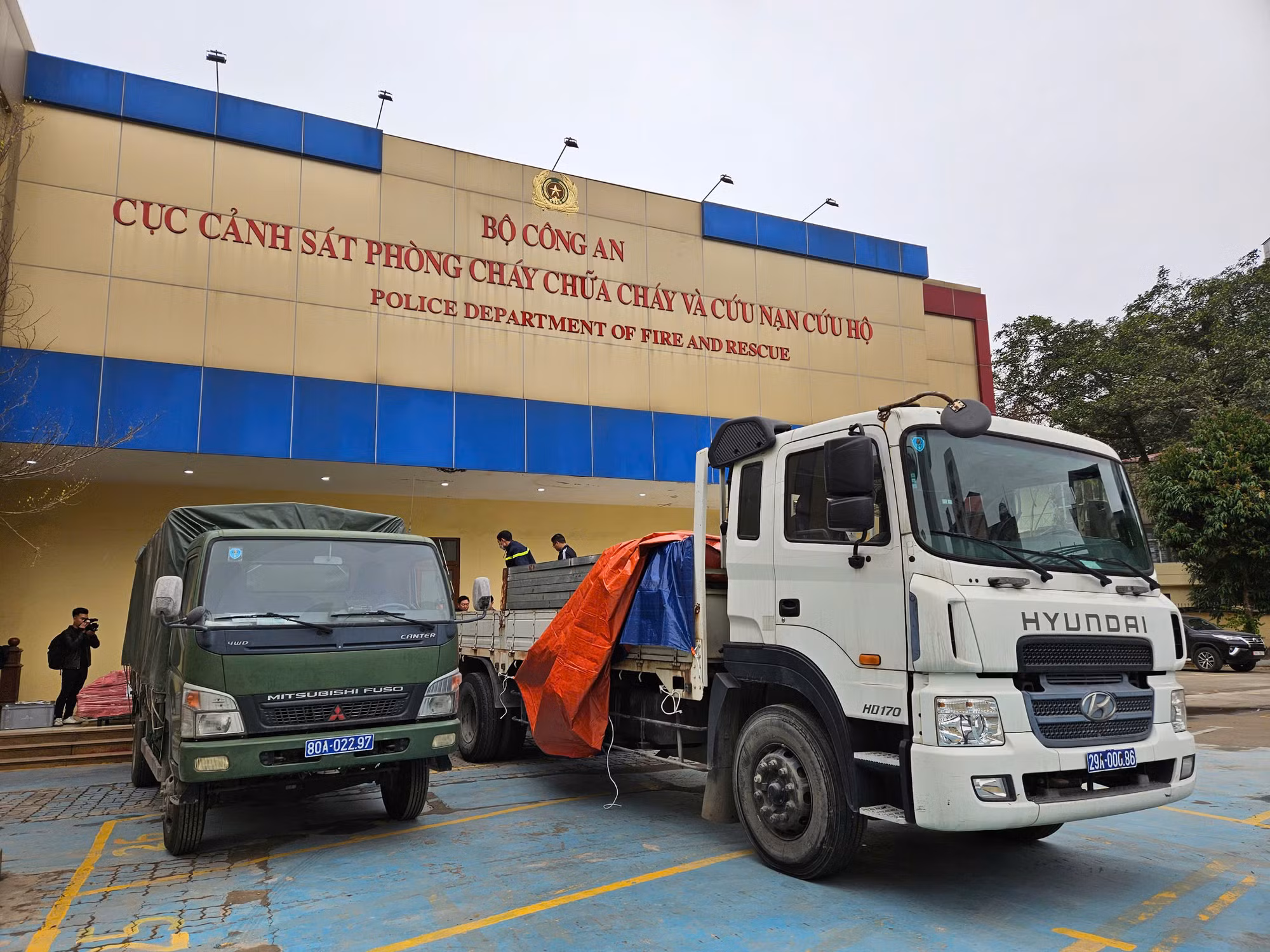 Công tác chuẩn bị của Cảnh sát PCCC và CNCH sẵn sàng lên đường sang Myanmar thực hiện nhiệm vụ tìm kiếm, cứu nạn -0