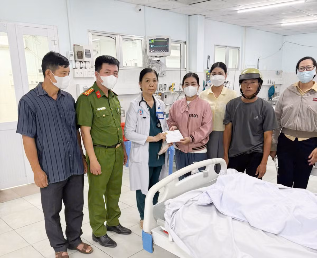 Tạm giữ đối tượng bạo hành con riêng của vợ -0