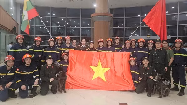 Máy bay chở Đội cứu nạn, cứu hộ Bộ Công an đã hạ cánh xuống sân bay Yangon