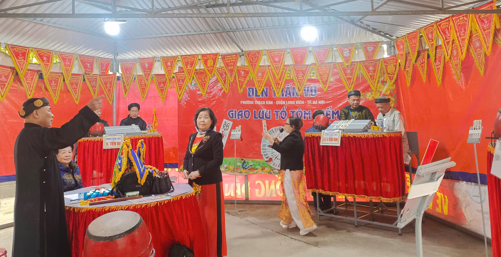 Tưng bừng thực hành “Kéo co ngồi” tại lễ hội Đền Trấn Vũ -1