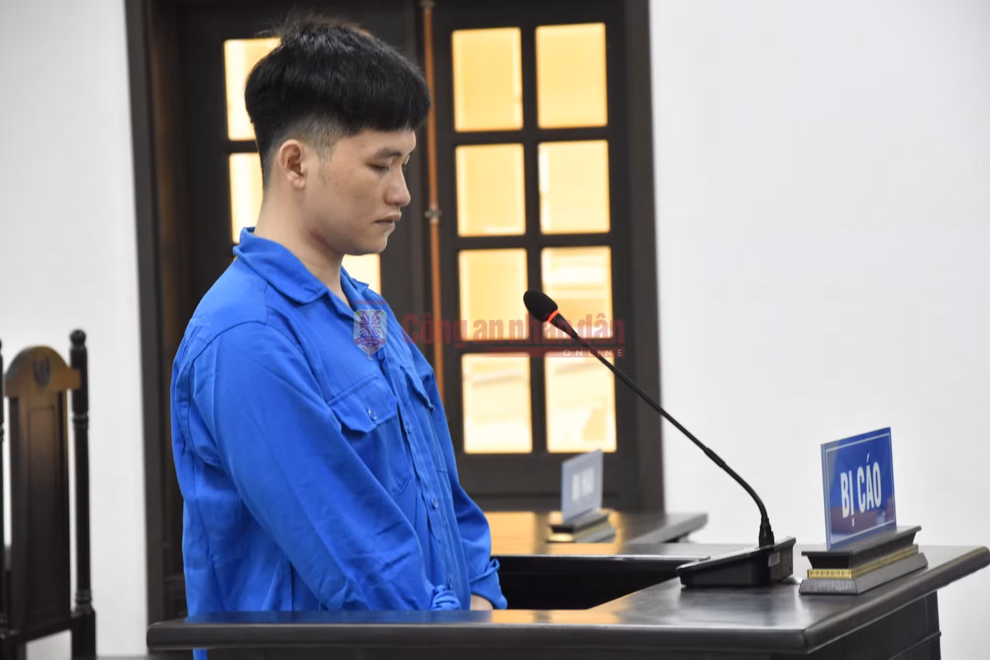 Chém chủ nợ suýt chết vì bị ném vỏ bia vào quán của mẹ vợ -0