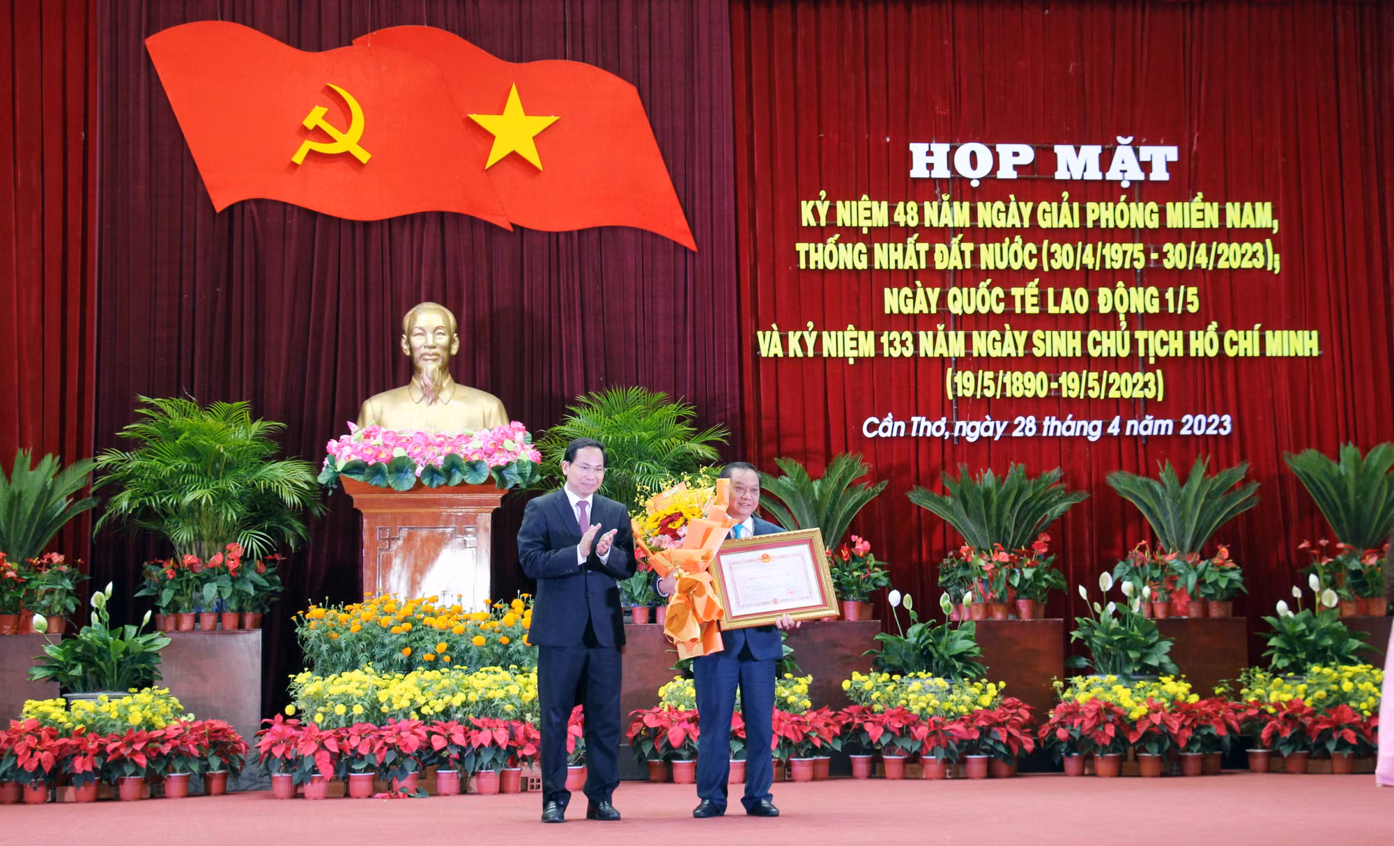 Long trọng kỷ niệm 48 năm Ngày Giải phóng Miền Nam, thống nhất đất nước -0