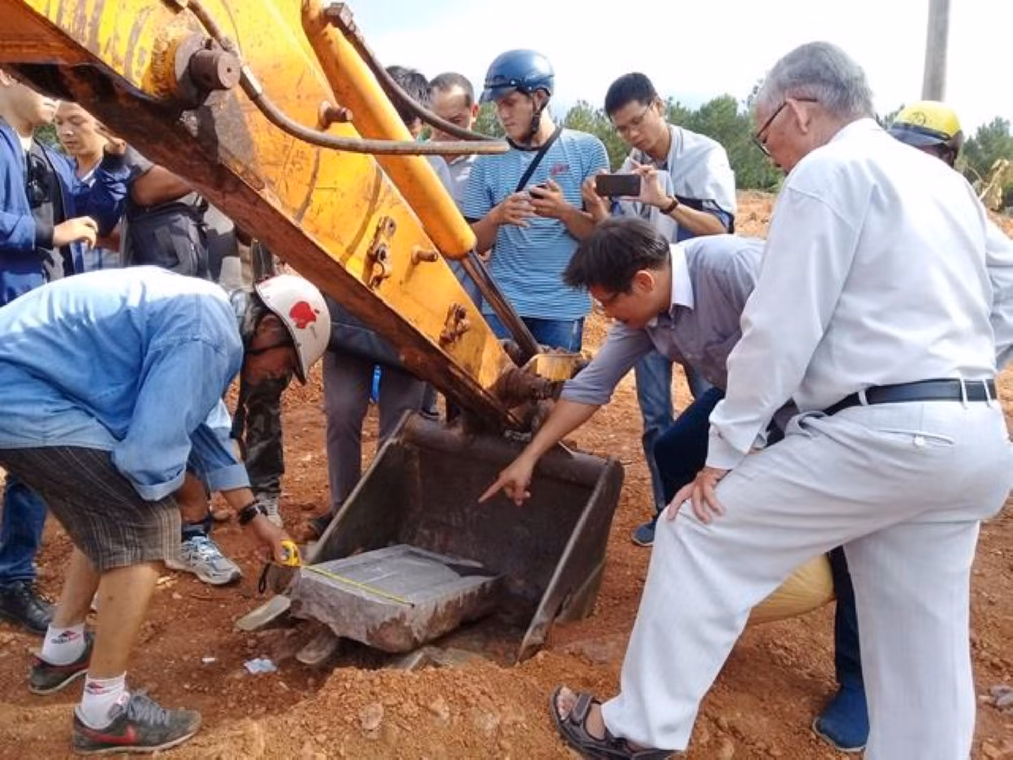 Tiếp tục triển khai dự án bãi đổ xe sau 5 năm vụ san ủi lăng mộ vợ vua Tự Đức -0