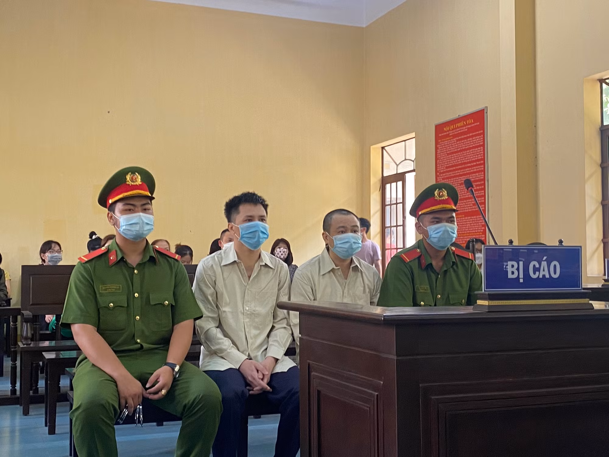 Hưng phấn thái quá, diễn viên hài Hữu Tín và DJ Nguyễn Hoàng Phi lãnh án -0
