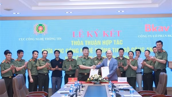 Tăng cường hợp tác trong lĩnh vực chuyển đổi số và an toàn thông tin
