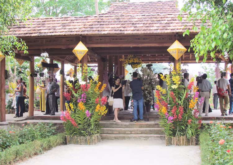 Đại Nội Huế mở cửa miễn phí vé ban đêm phục vụ du khách tham quan triển lãm -0