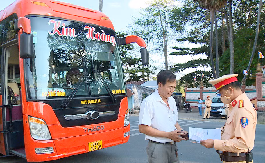 Công an vùng Tây Nam Bộ chủ động đảm bảo TTATGT, giữ vững ANTT -0