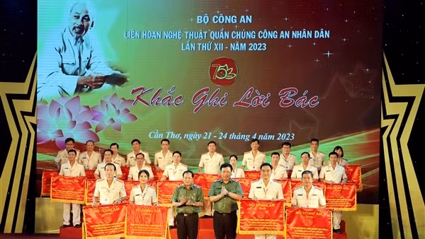 Nhiều tiết mục đặc sắc tại Liên hoan Nghệ thuật quần chúng CAND lần thứ XII - khu vực III