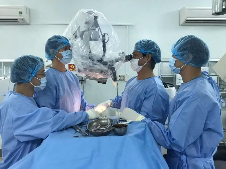 Trả lại 8cm chiều cao cho bệnh nhân sau ca mổ kéo dài hơn 7 giờ đồng hồ -0