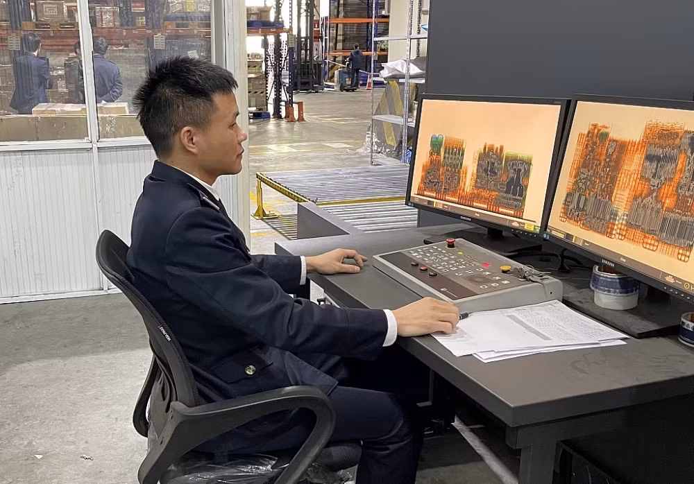 Phát hiện 11,82 kg sừng tê giác và 4,712 kg ngà voi nhập lậu qua đường hàng không -0