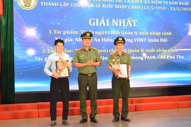 Nhiều hoạt động thiết thực kỷ niệm 70 năm Ngày thành lập Cục Quản lý xuất nhập cảnh -0