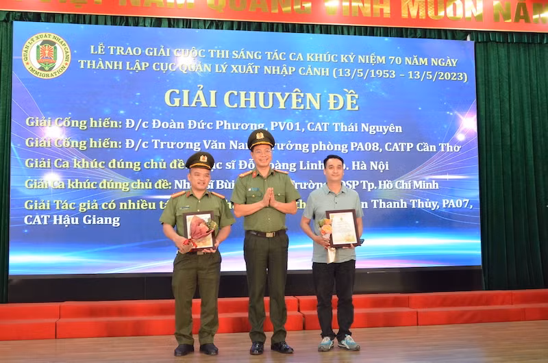 Nhiều hoạt động thiết thực kỷ niệm 70 năm Ngày thành lập Cục Quản lý xuất nhập cảnh -0