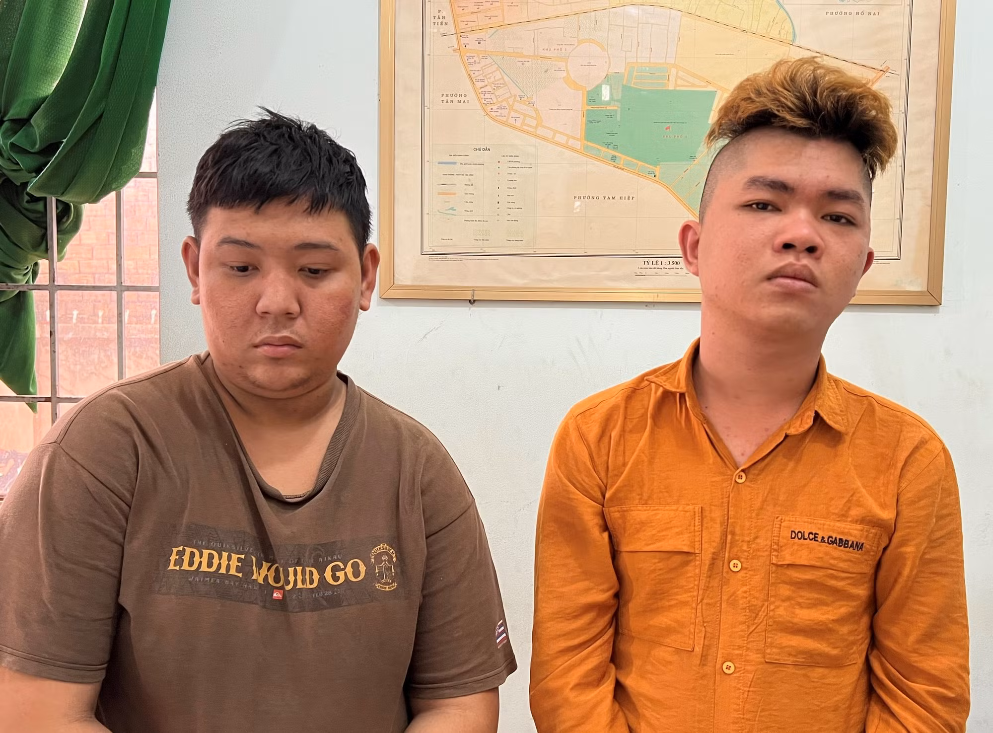 Bị tổ công tác 161 phát hiện, bắt giữ trên đường mang 2 khẩu súng đi bán -0