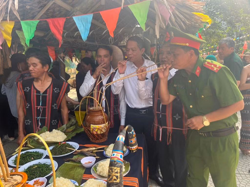 Lễ hội truyền thống đồng bào Cơ Tu và tuần lễ du lịch Hòa Bắc (Đà Nẵng) thu hút hàng nghìn du khách dịp 30/4 -1/5 -0