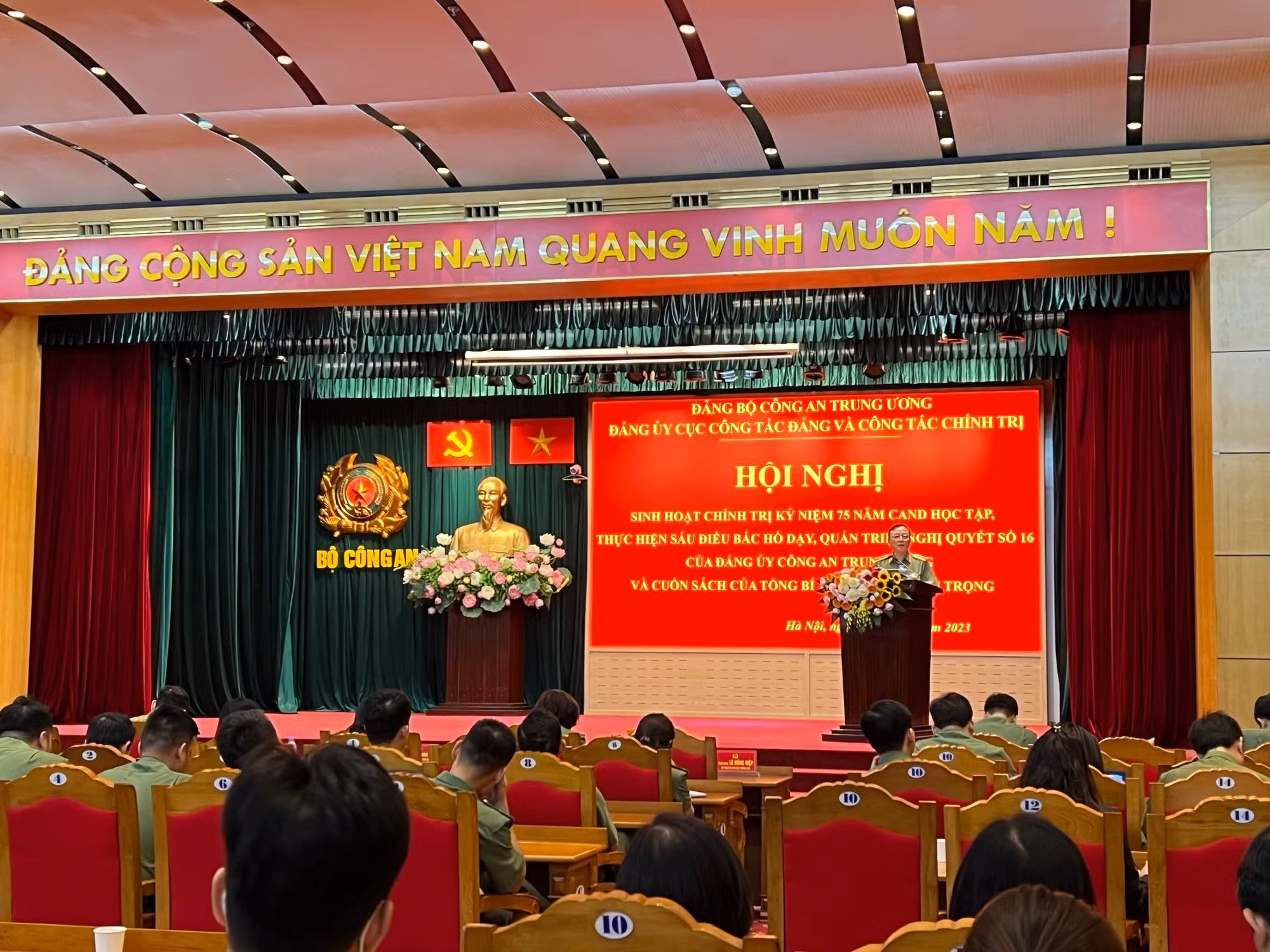 Tăng cường công tác chính trị, tư tưởng cho cán bộ chiến sĩ -0