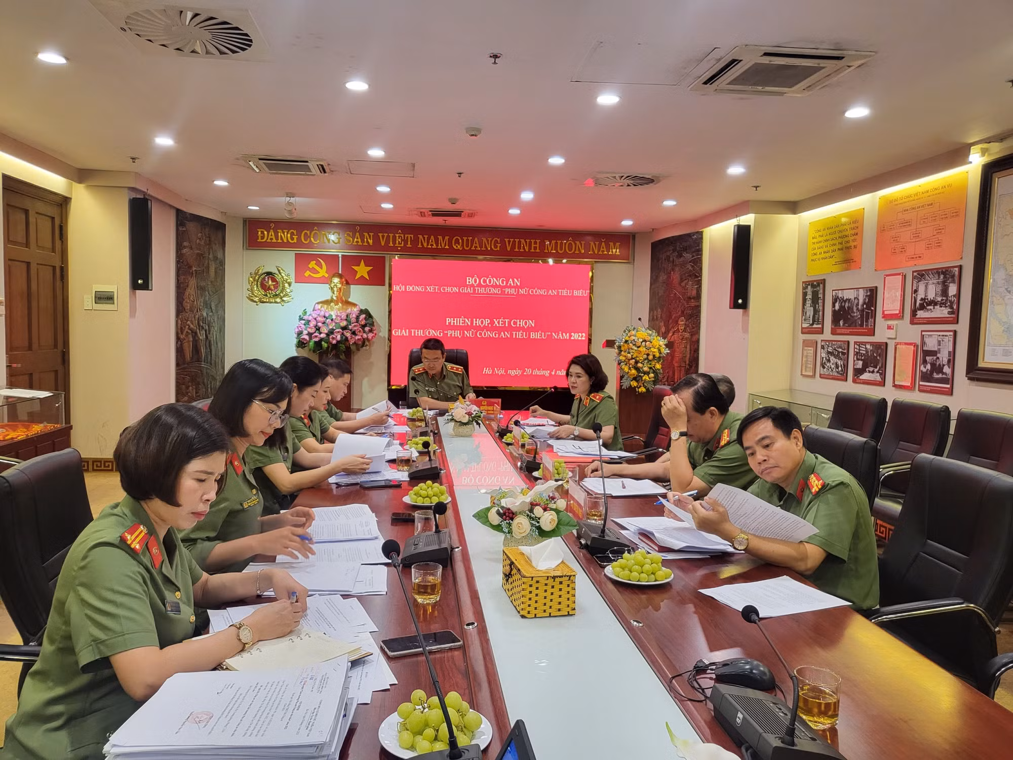 Họp xét Giải thưởng “Phụ nữ Công an tiêu biểu” năm 2022 -0