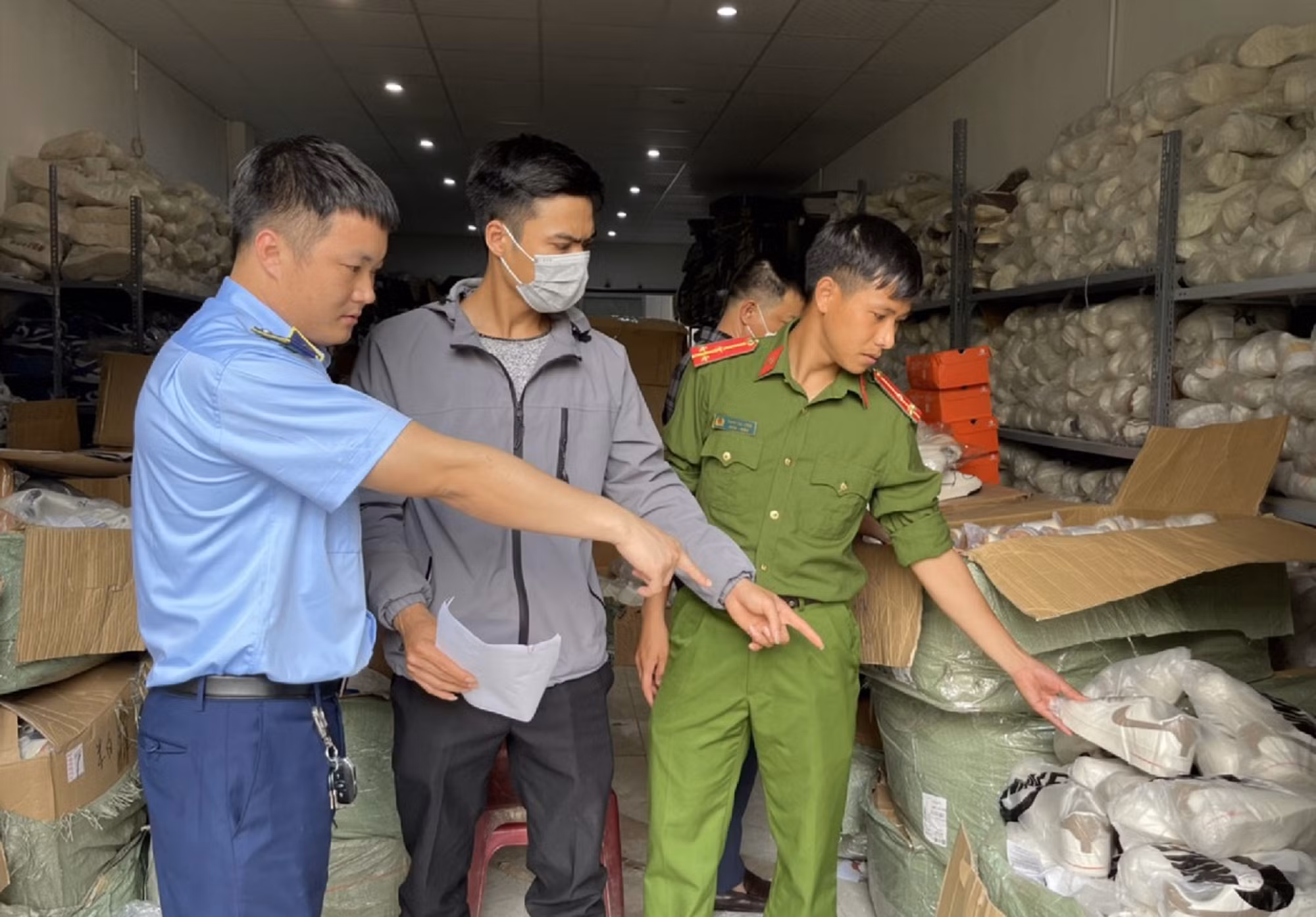 Đột phá kho hàng giả hơn 1,5 tỷ đồng tại Hải Phòng -0