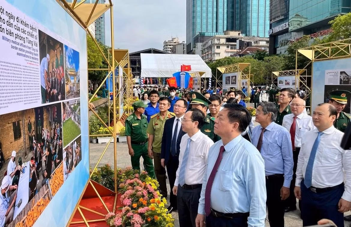“Tự hào một dải biên cương” với những hình ảnh giàu cảm xúc -0