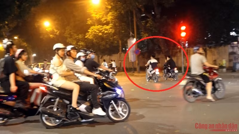 Theo chân tổ 141 hóa trang xử lý quái xế manh động trên đường phố -0