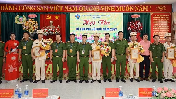 Sôi nổi Hội thi Bí thư chi bộ giỏi Cụm thi số 7 - Bộ Tư lệnh Cảnh sát cơ động