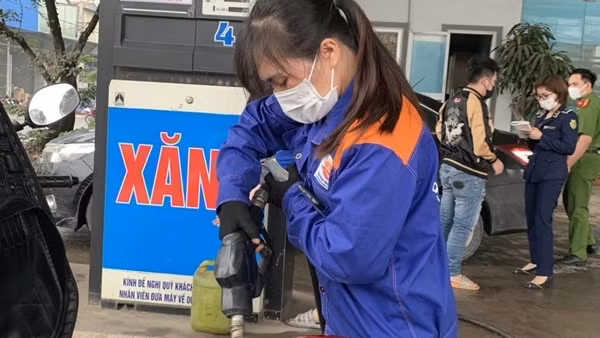 Chuyển vụ việc kinh doanh xăng dầu có dấu hiệu về tội lừa dối sang Công an