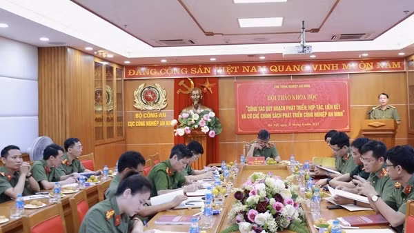 Hội thảo khoa học về đẩy mạnh phát triển công nghiệp an ninh