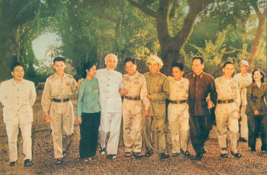 Trang 19 SĐB - Những người con của đồng bào Pa Cô -0