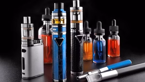 Nhiều học sinh ngộ độc nicotine và chất gây nghiện trong thuốc lá điện tử