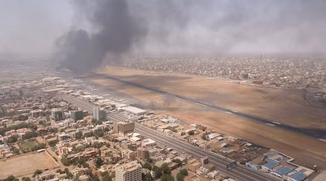 Cuộc giao tranh ở Sudan đã khiến hầu hết các bệnh viện phải đóng cửa, điện và nước ở nhiều khu vực đều bị cắt hoàn toàn. Nguồn: Reuters