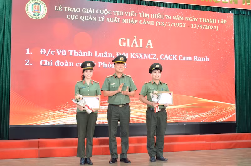 Nhiều hoạt động thiết thực kỷ niệm 70 năm Ngày thành lập Cục Quản lý xuất nhập cảnh -0