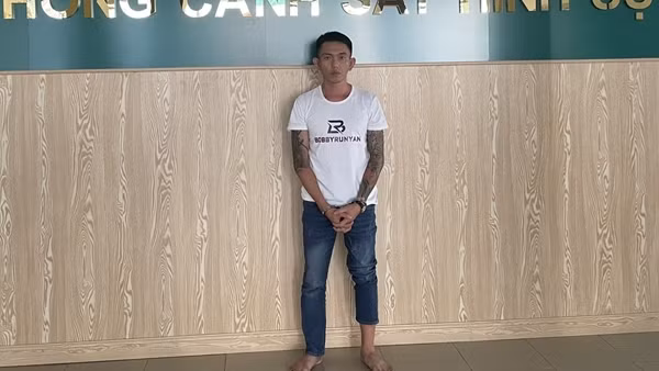 Bắt khẩn cấp kẻ ghen tuông đốt nhầm phòng trọ