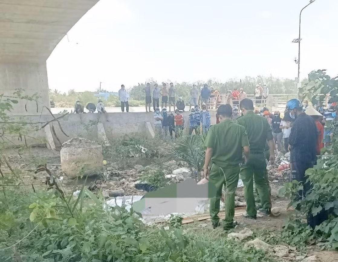 Sợ gia đình buồn chuyện mất xe máy, nam sinh viên nhảy cầu Mỹ Lợi -0