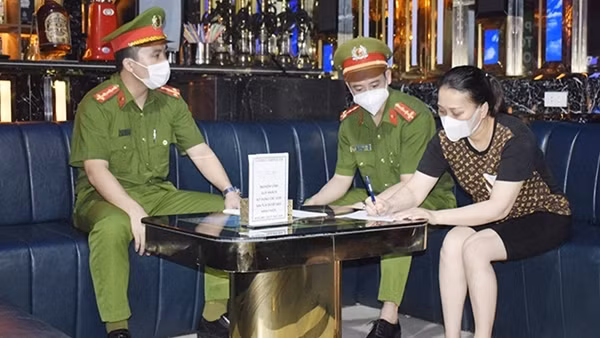 Hiểm họa “khí cười” trong học đường