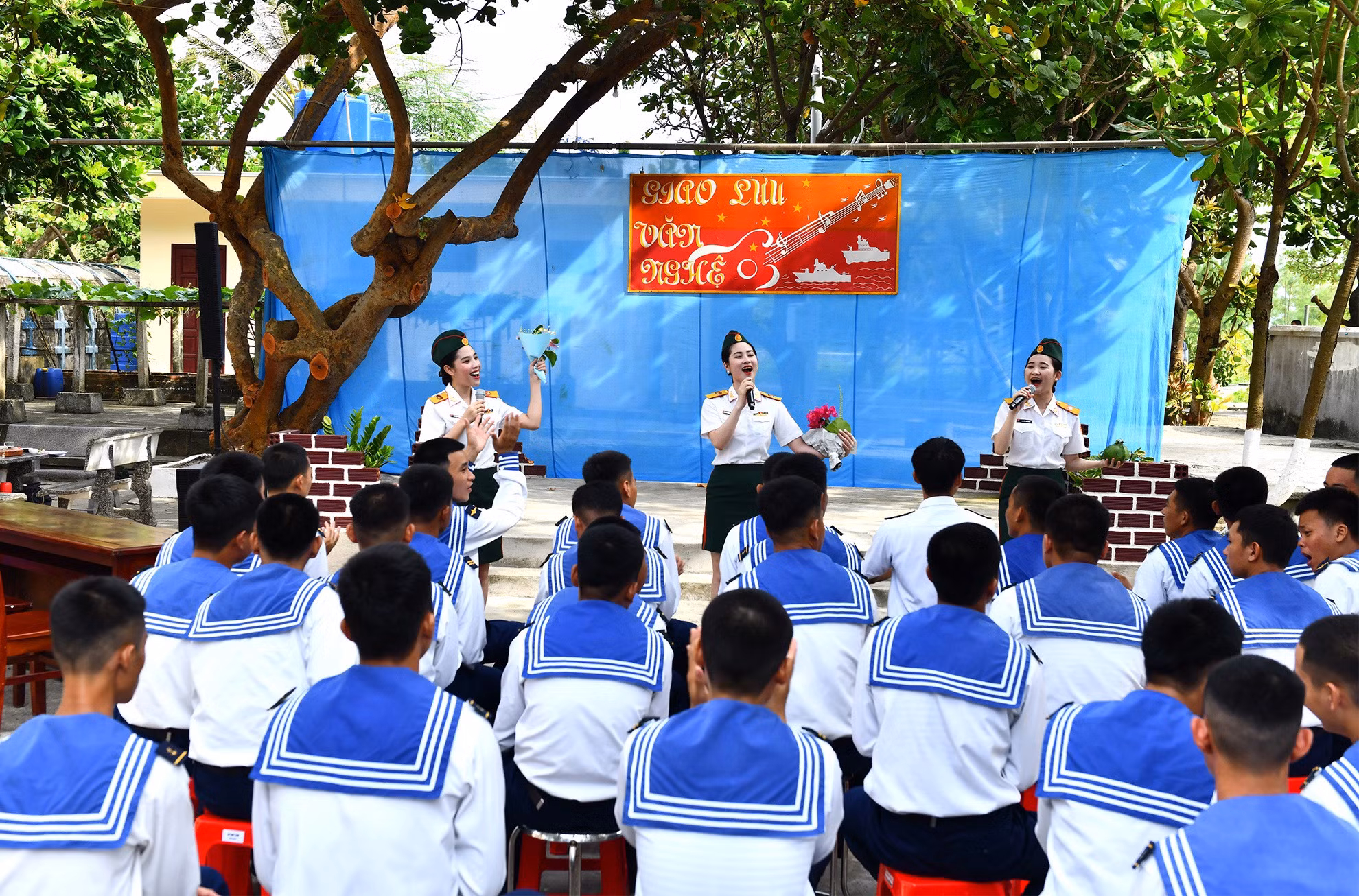 Những buổi sinh hoạt chính trị giữa trùng khơi (bài 2) -0