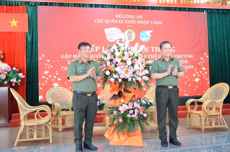 Nhiều hoạt động thiết thực kỷ niệm 70 năm Ngày thành lập Cục Quản lý xuất nhập cảnh -0
