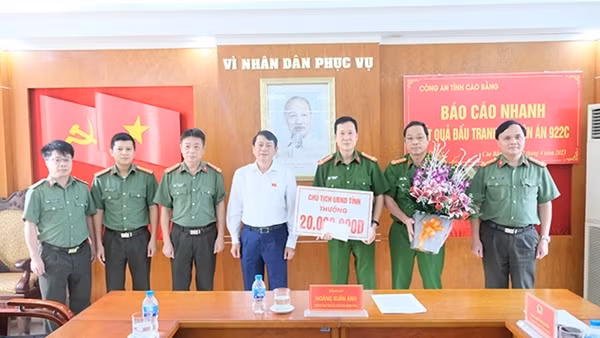 Khen thưởng Ban chuyên án bắt giữ 6 đối tượng, thu giữ 24 bánh heroin